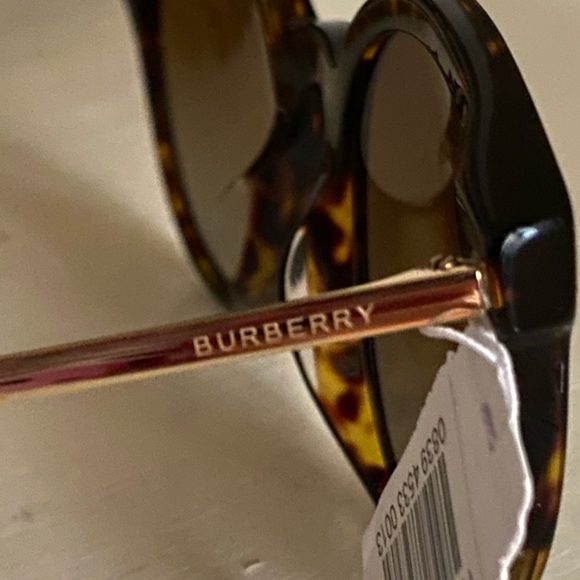 Brand new 🔥Burberry polarized sunglasses 🕶🔥 - Picture 11 of 13